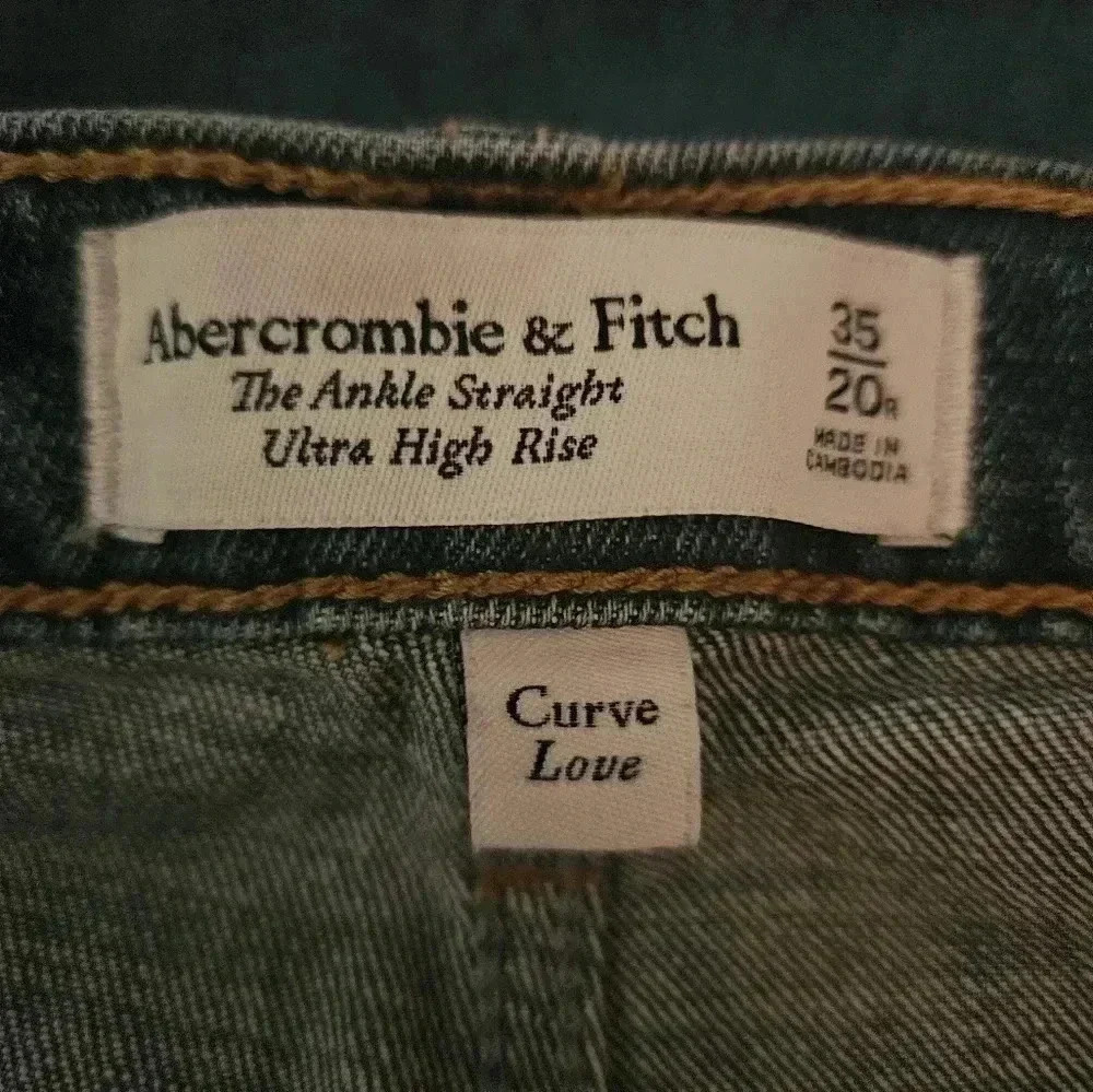Abercrombie & Fitch Curve Love Ankle Straight Ultra High Rise Jeans (35/20r) NWT - Picture 3 of 5